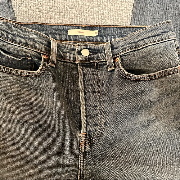 Levi’s Wedgie Crop Rough Cuff Jrans. Sz 30 - Picture 3 of 4
